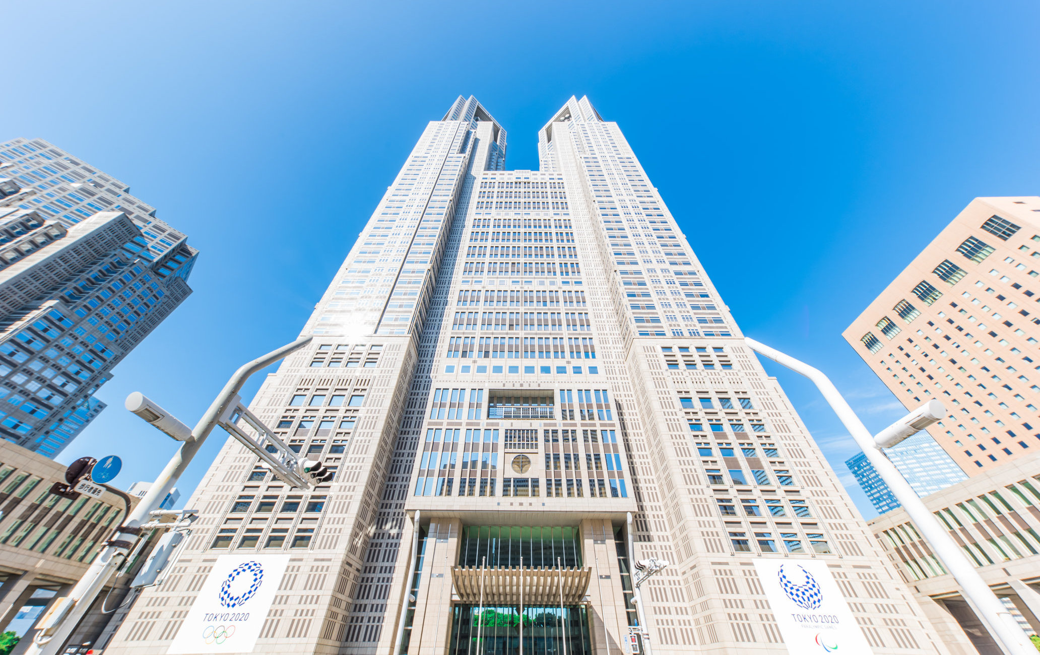 <b>普宁市万姿泰制衣有限公司</b>